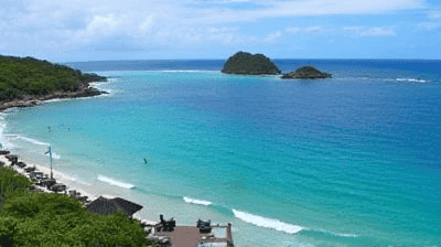 Island-Hopping the Grenadines: From St. Vincent to Mustique – Secret Beaches & Luxury Yacht Stops