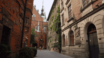 Krakow Chronicles: Polish History and Culture